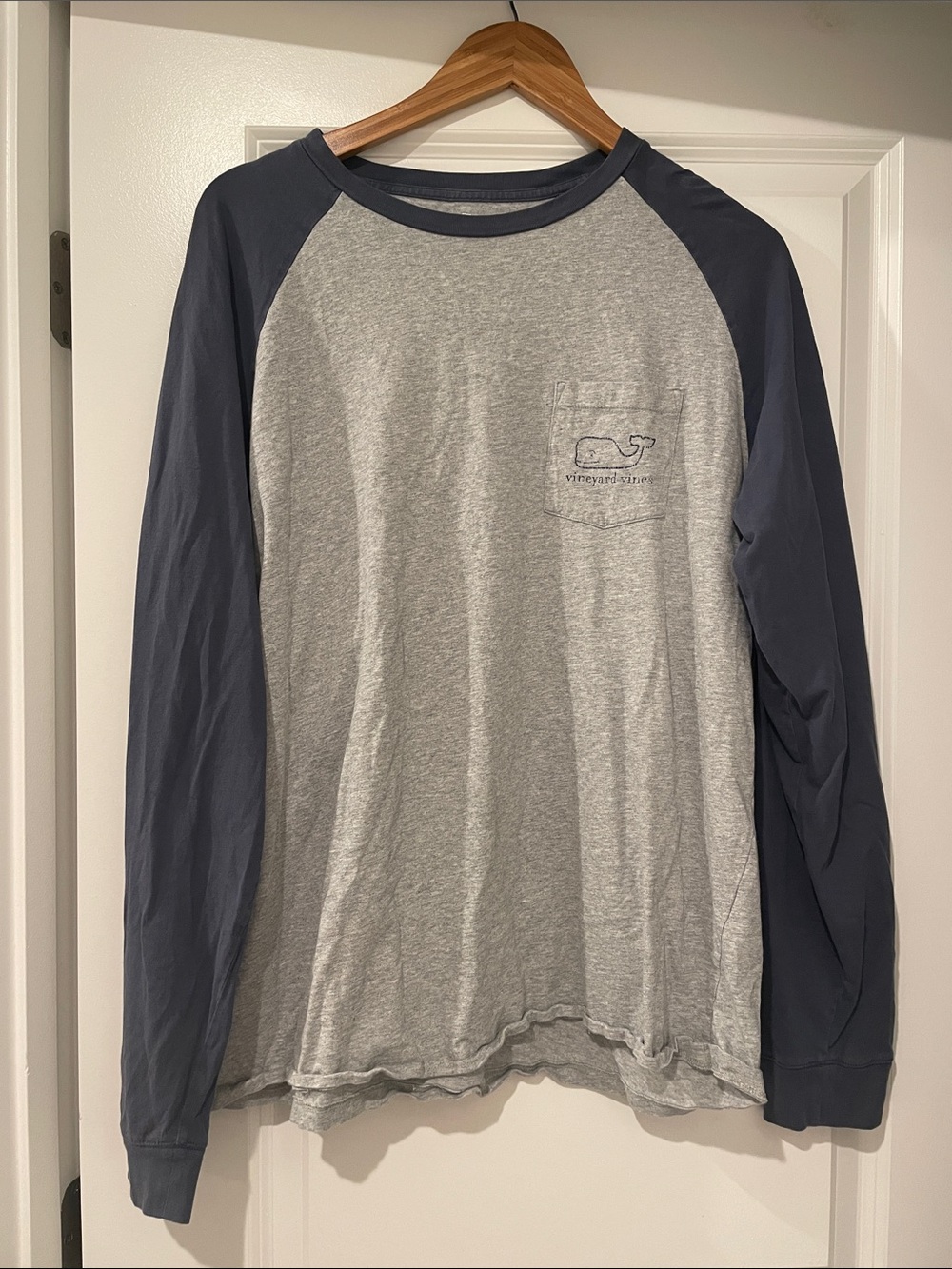 Vineyard Vines Gray Body with Navy Raglan Long Sleeve Pocket Tee large